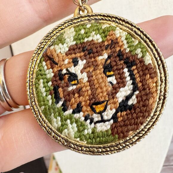 Vintage Hand Embroidered Needlepoint Tiger Long Pendant Necklace Big Cats - Picture 1 of 7